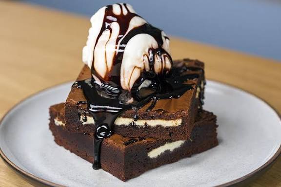 Beyaz Çikolatalı Brownie 